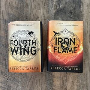Set of Fourth Wing Books (SEE PHOTOS OF CONDITION)